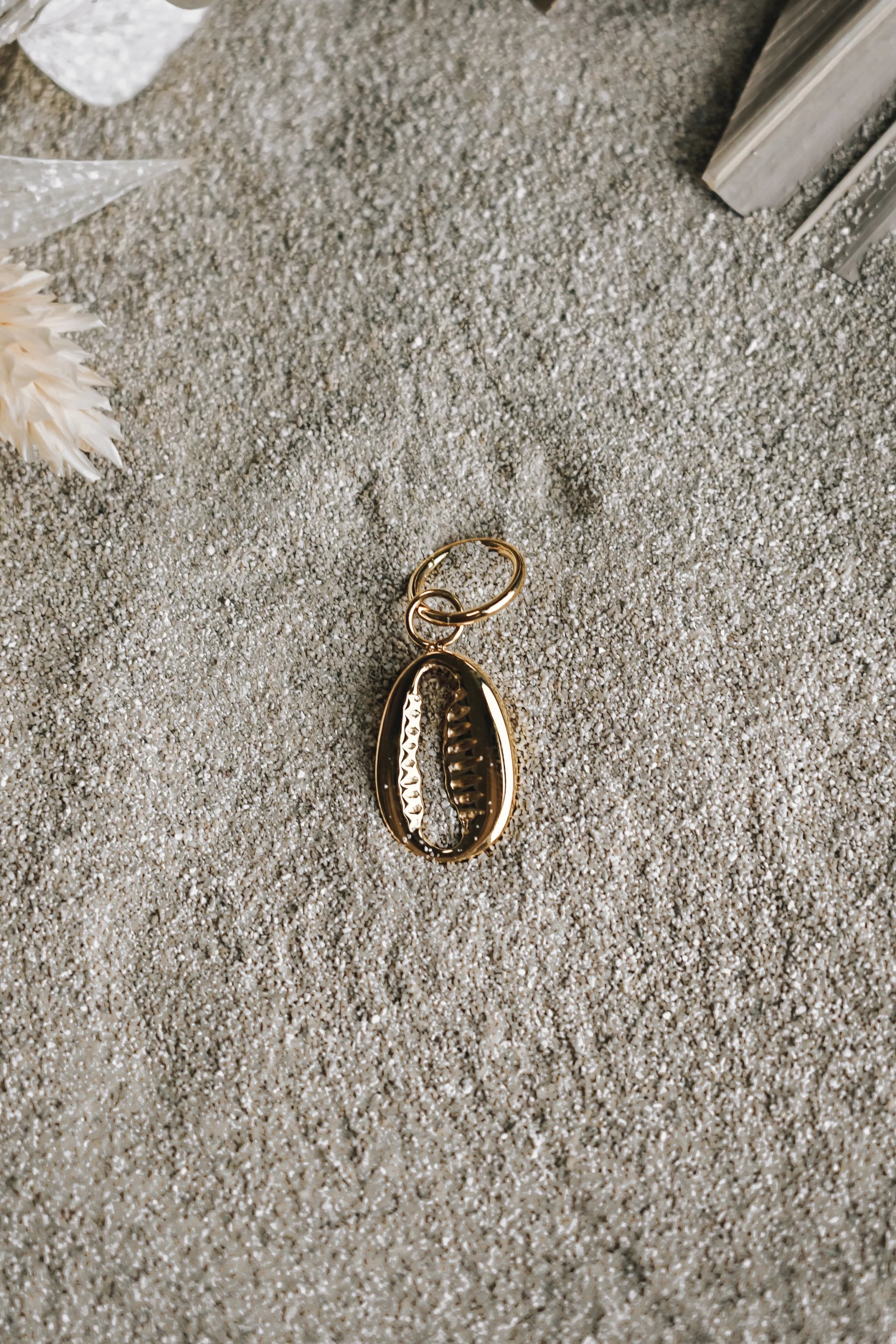 Bikini Charm - Cowrie Shell Gold