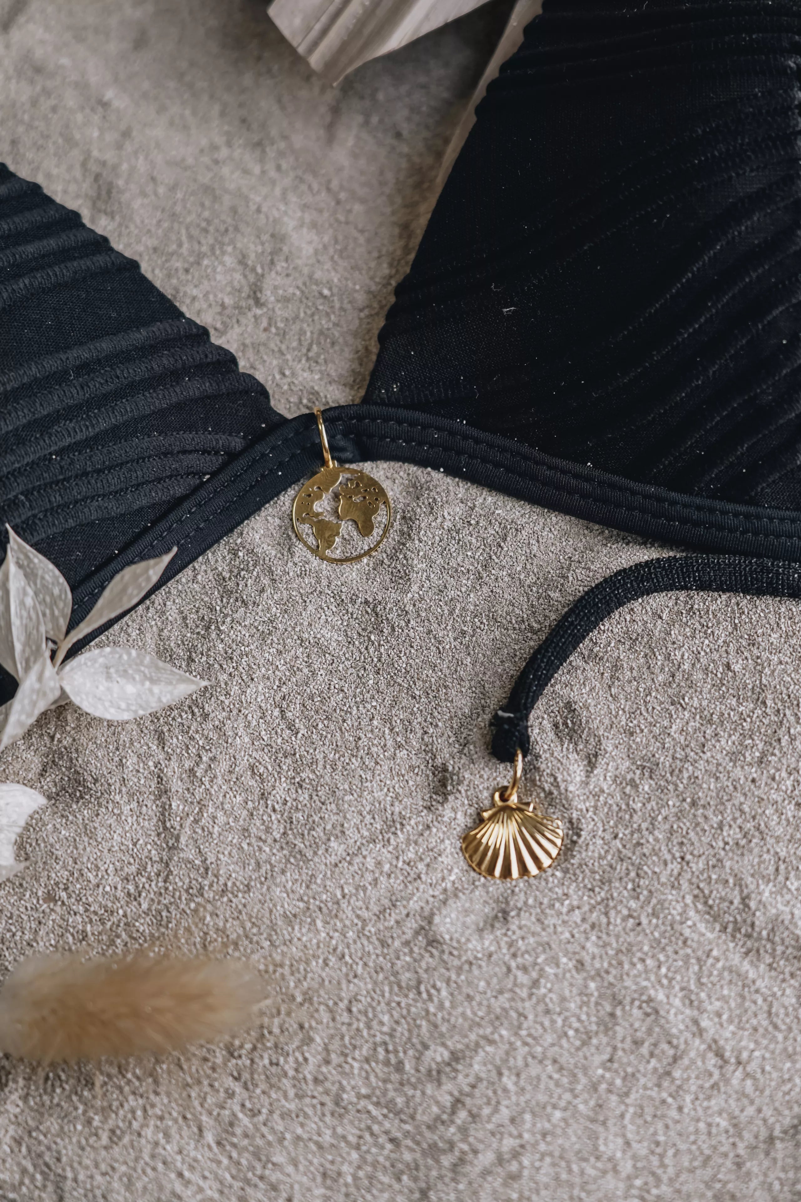 Bikini Charm - World